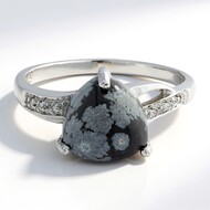 Zilveren ring met een sneeuwvlokken obsidiaan
