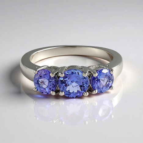 Anello in argento con Tanzanite