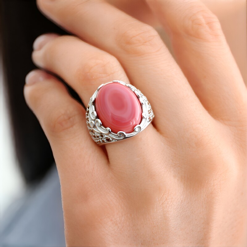 Zilveren ring met een roze opaal (Annette classic)
