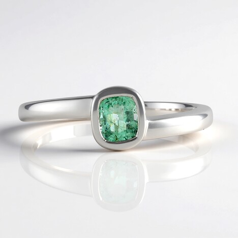Bague en argent et Emeraude de Russie