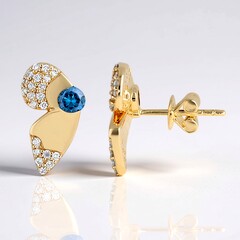 Orecchini in oro con Diamante Blu SI2 (de Melo Gold)