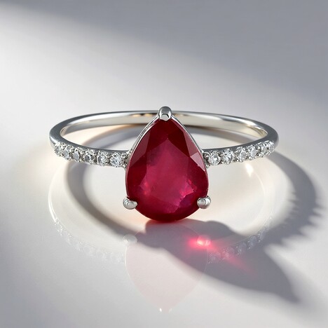 Anello in argento con Rubino Bemainty