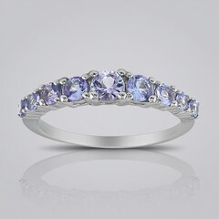 Anello in argento con Tanzanite