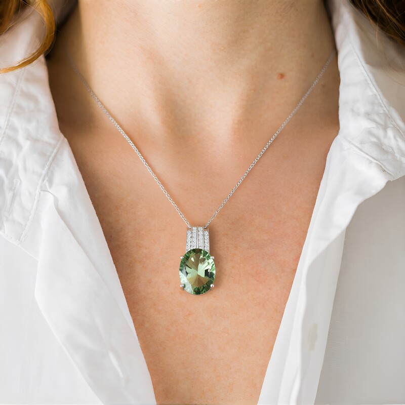 Collar en plata con Amatista verde