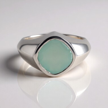 Anillo en plata con Calcedonia agua