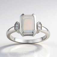 Zilveren ring met een Welo-opaal
