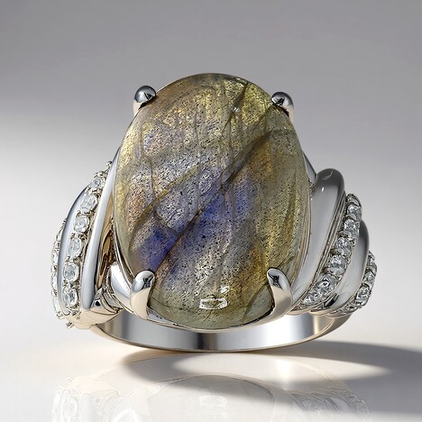 Anello in argento con Labradorite