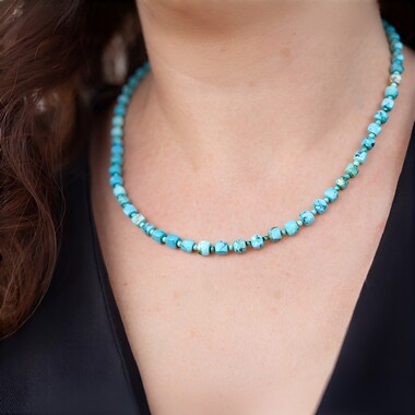 Collier en argent et Howlite bleue