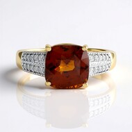 Anillo en oro con Granate Hesonita (SUHANA)