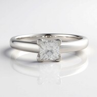 Anillo en plata con Zircón