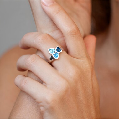Pierścionek ze srebra platynowanego - Topaz niebieski London Blue
