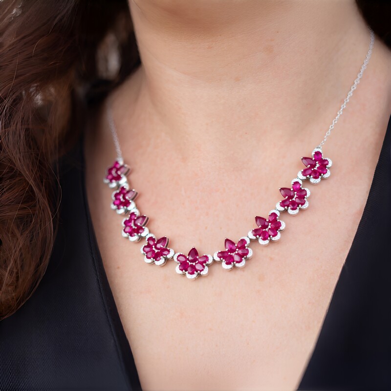 Collar en plata con Rubí de Madagascar