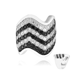 Bague en argent et Spinelle noir