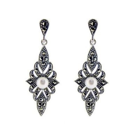 Zilveren oorbellen met Witte zoetwater kweekparels