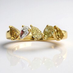 Anello in oro con Diamante Fancy I1