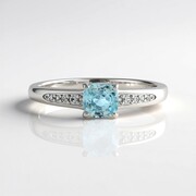 Anillo en plata con Zircón de Ratanak Kirí