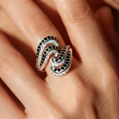 Anello in argento con Spinello Nero