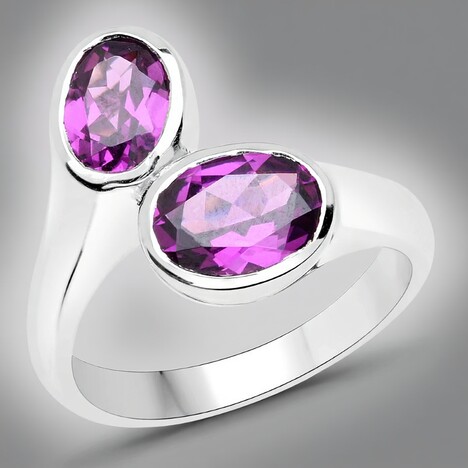 Anello in argento con Granato Magenta