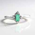 Anello in argento con Smeraldo Russo