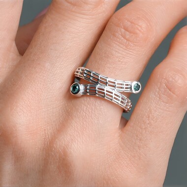 Anello in oro con Diamante Blu I2 (Ornaments by de Melo)