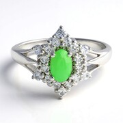 Anillo en plata con Crisoprasa imperial