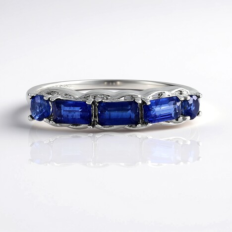 Anello in argento con Cianite del Nepal