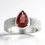 Anello in argento con Apatite Rossa