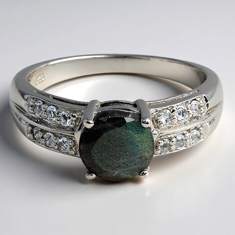 Anello in argento con Spectrolite