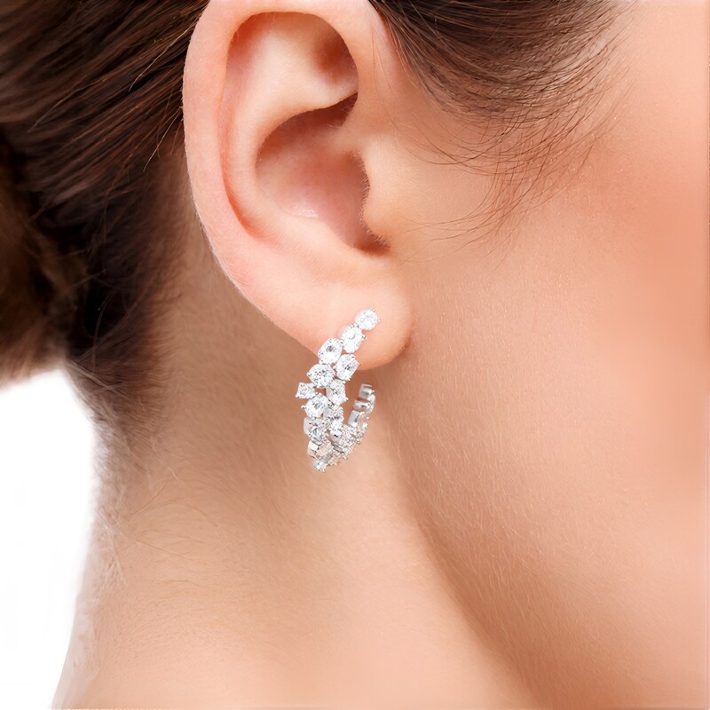 Zilveren oorbellen met danburietkristallen