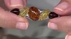 Zilveren broche met een cognac Baltische barnsteen (dagen)