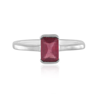 Zilveren ring met een Bemainty robijn