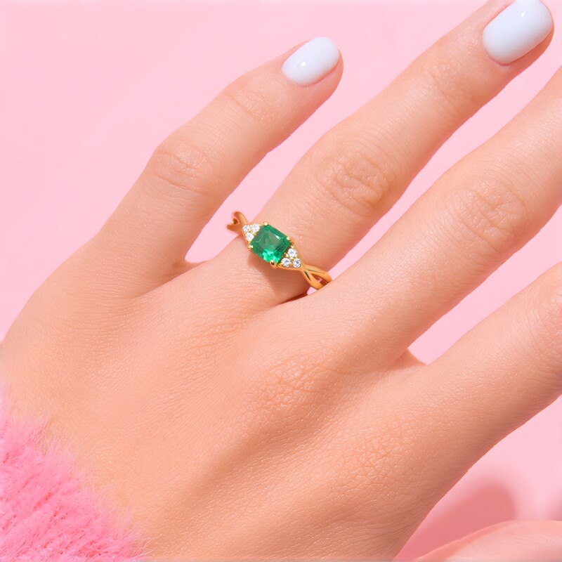 Anello in argento con Smeraldo Russo (Adela Silber)