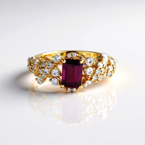 Anello in argento con Rodolite di Naktamunda