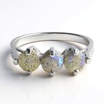 Anello in argento con Spectrolite