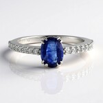 Anello in argento con Cianite del Nepal