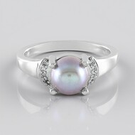 Bague en argent et Perle de culture d'eau douce argentée