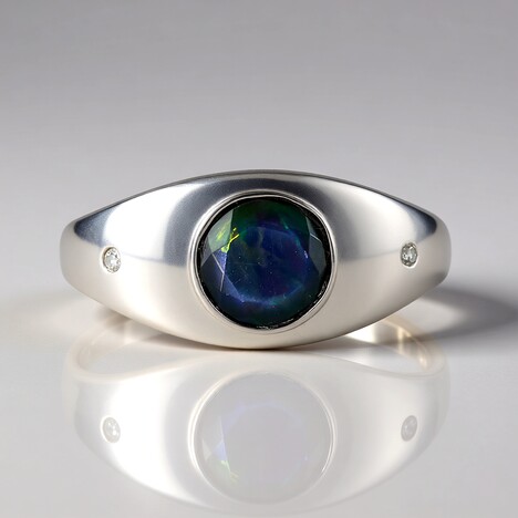Anello in argento con Opale Mezezo