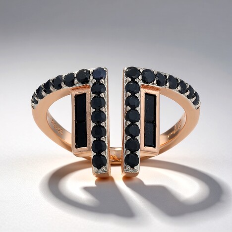 Anello in argento con Zaffiro Nero (Adela Silber)