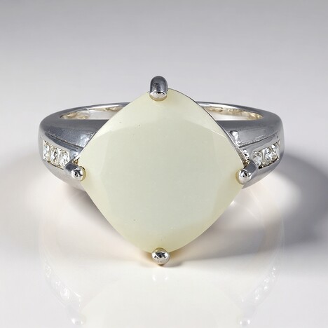 Bague en argent et Pierre de Lune blanche
