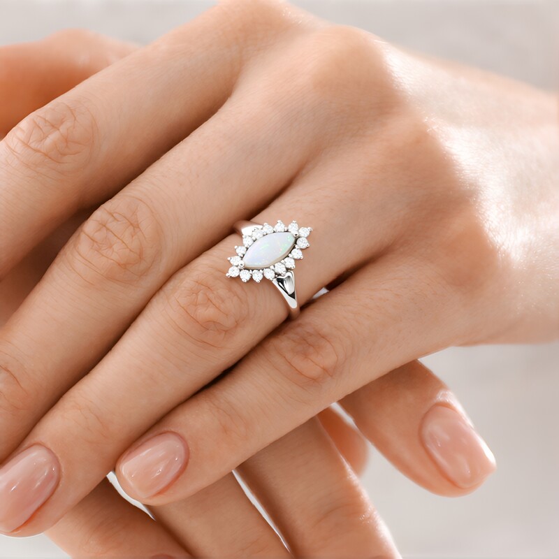 Anello in argento con Opale Australiano