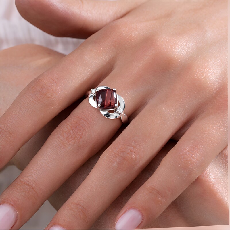 Bague en argent et Œil-de-tigre rouge