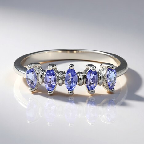 Anello in argento con Tanzanite