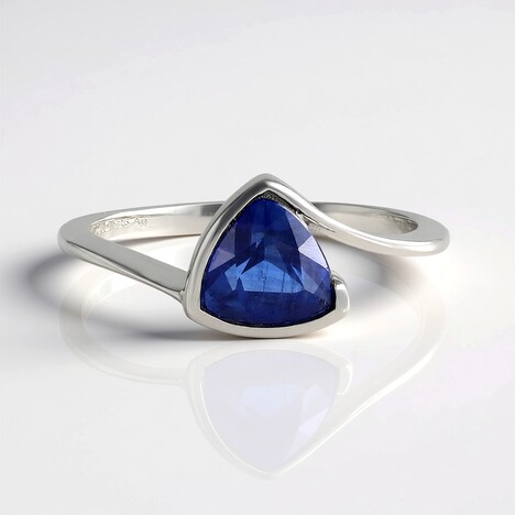 Anello in argento con Cianite del Nepal