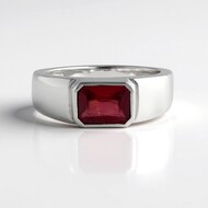 Zilveren ring met een Madagaskar Robijn