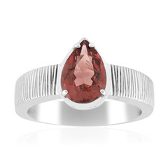 Zilveren ring met een Rode apatiet