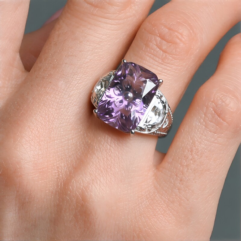 Anillo en plata con Nácar (Dallas Prince Designs)