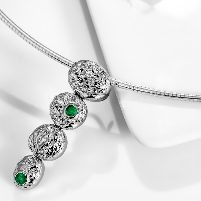 Zilveren hanger met Colombiaanse smaragden (MONOSONO COLLECTION)