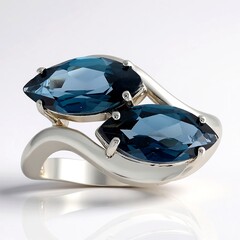 Bague en argent et Topaze bleu de Londres (de Melo Essence)