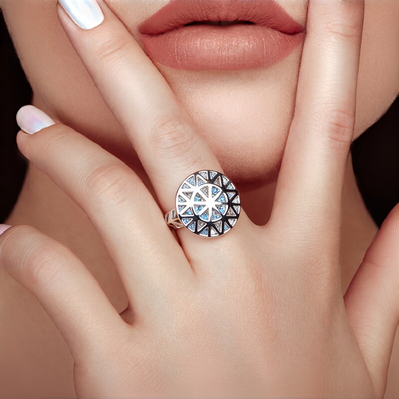 Anillo en plata con Topacio azul cielo