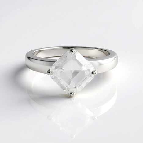 Anello in argento con Petalite